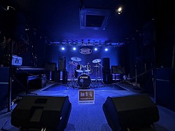 ライブステージ